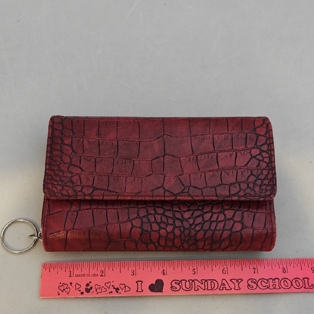 Cute Red Croc-Embossed Wallet Keychain